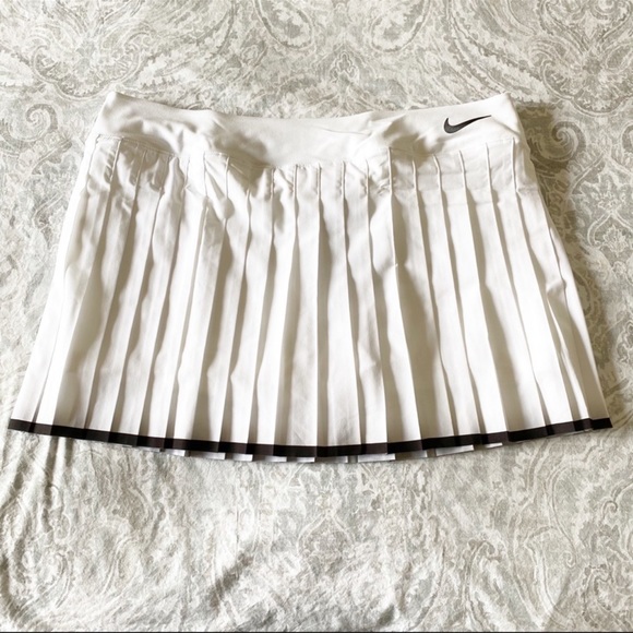 Nike pleated tennis skirt. - Picture 13 of 13